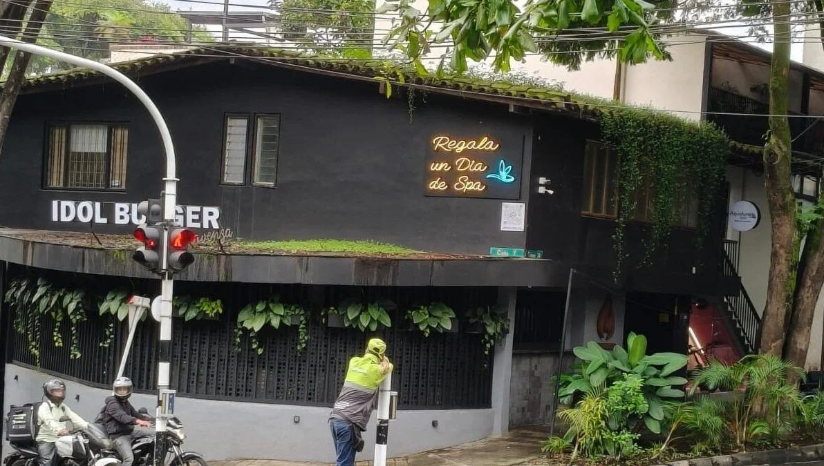 Fachada sobre Carrera 34, sede Provenza.